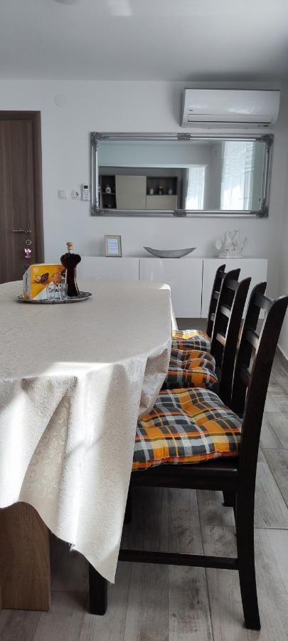 Apartman Leona Kaštela Exteriör bild