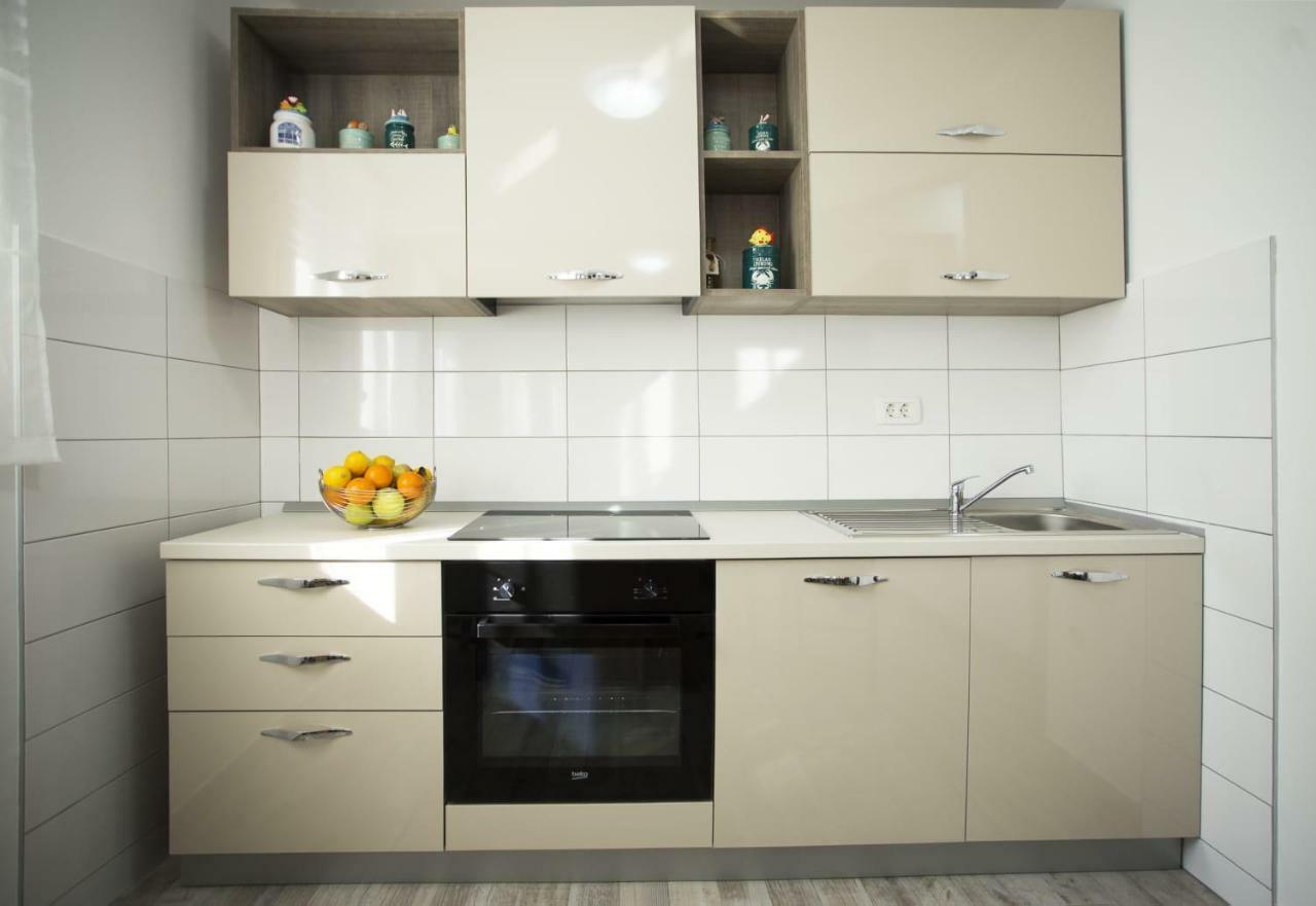 Apartman Leona Kaštela Exteriör bild